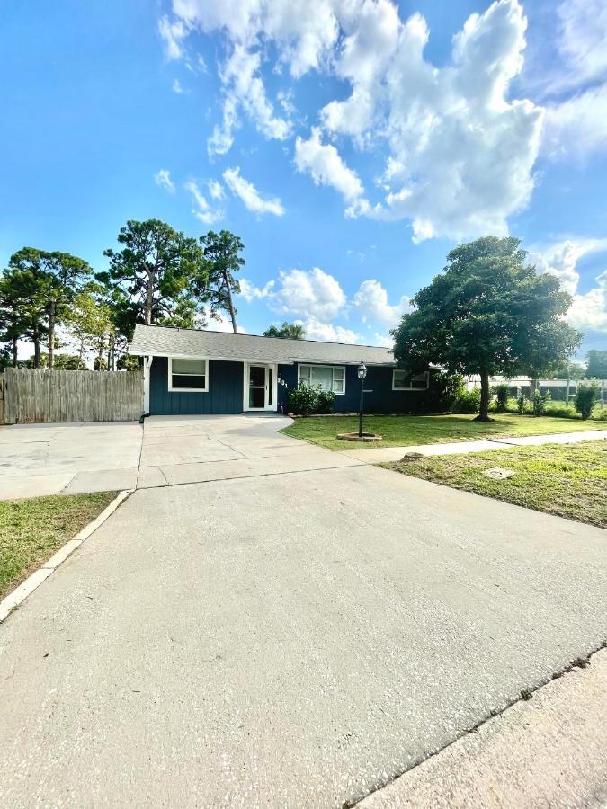 A Cozy Space Coast Retreat تيتوسفيل المظهر الخارجي الصورة
